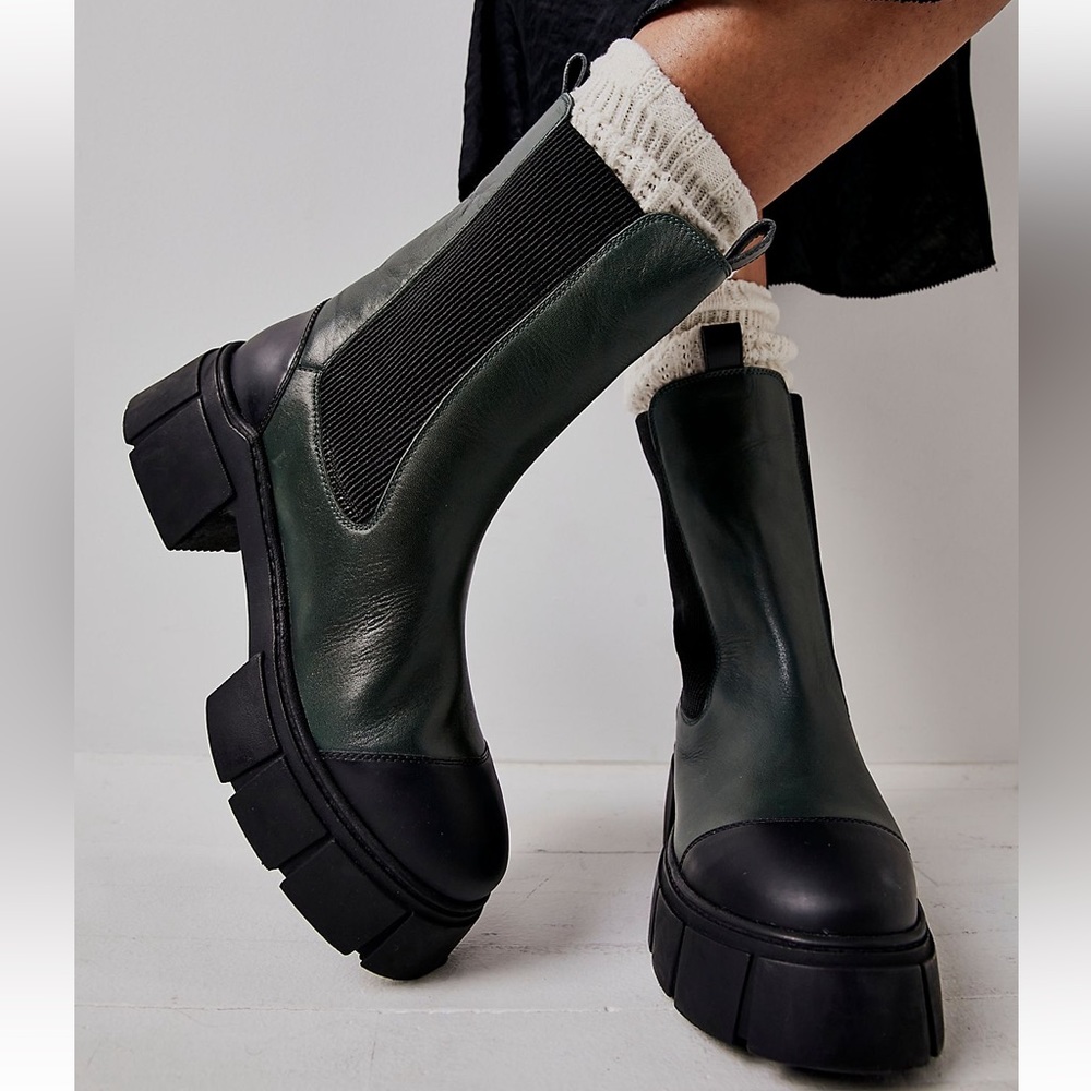 Free People Maren Mid Chelsea Boots size 9